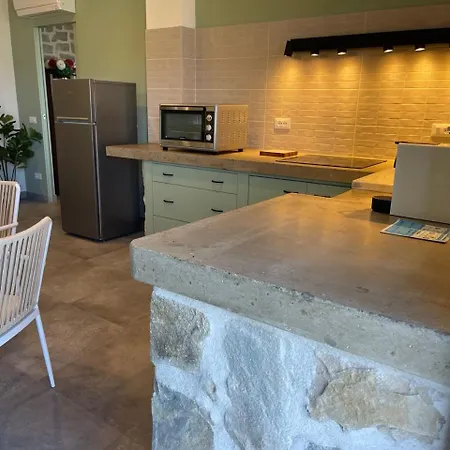 펜션 Borgo Dell'uccellaia - Quarzo 마르시아나마리나