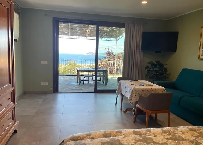 Borgo Dell'uccellaia - Quarzo Marciana Marina (Isola d'Elba)